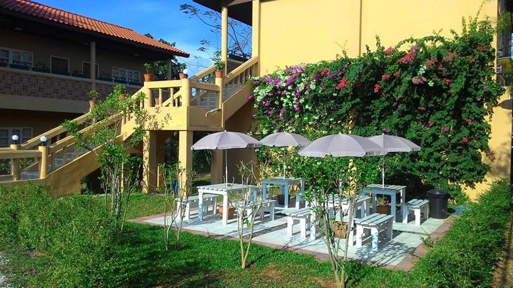 Pictory Garden Resort Sattahip Exterior foto