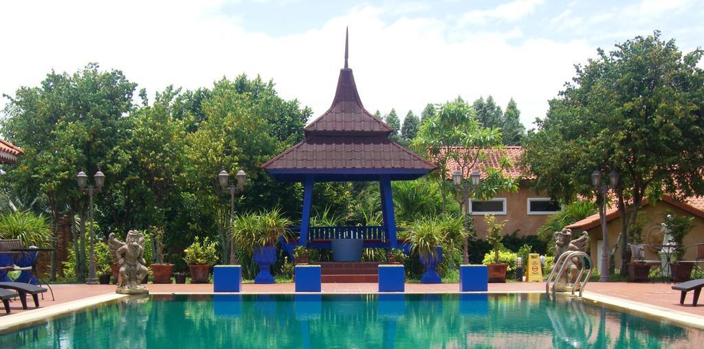 Pictory Garden Resort Sattahip Exterior foto